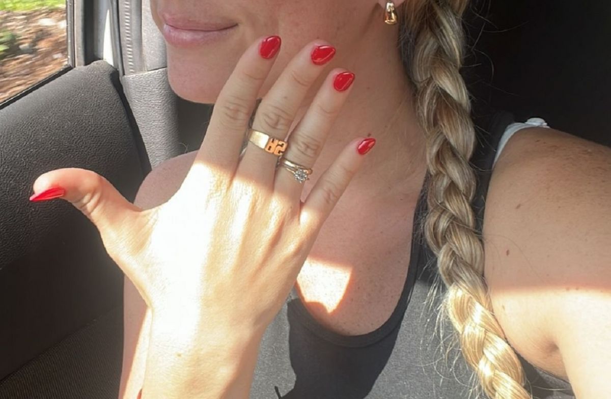 Los anillos de Solana, en primer plano.