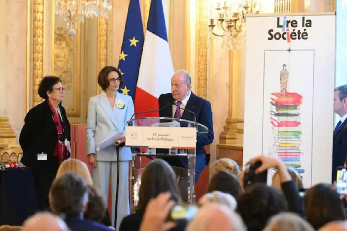 EN LA ASAMBLEA NACIONAL. Juan Carlos I habló en francés y estuvo acompañado por sus dos hijas y un nieto.