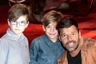 Los mellizos de Ricky Martin están irreconocibles: así acompañan al cantante