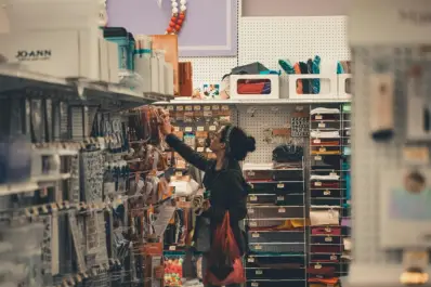 Ventas minoristas: en marzo cayeron 0,6% y acumularon 11 meses de baja interanual