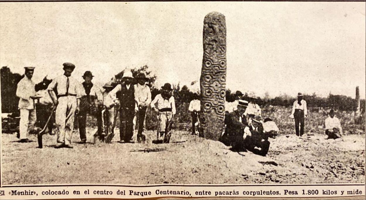 Recuerdos fotográficos: 1915. Cuando trasladaron el menhir al parque 9 de Julio