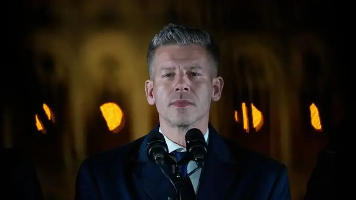 Péter Magyar nació en Budapest, en 1981.