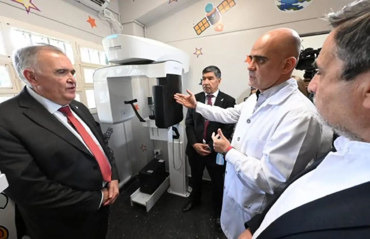 EN EL HOSPITAL DE NIÑOS. Jaldo recorrió las instalaciones.  