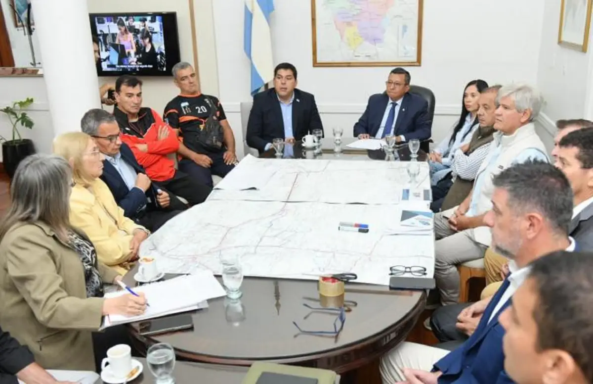 ENCUENTRO. Los funcionarios de la Provincia se reunieron con los vecinos. COMUNICACIÓN PÚBLICA 