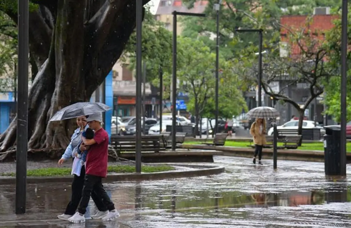 Vuelven las tormentas: a qué hora empezará a llover en Tucumán