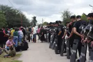 “Nos reprimen por pedir obras y el Gobierno no da la cara”: el enojo de los vecinos de La Madrid durante la protesta