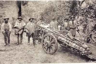 Recuerdos fotográficos: 1915. Cuando trasladaron el menhir al parque 9 de Julio