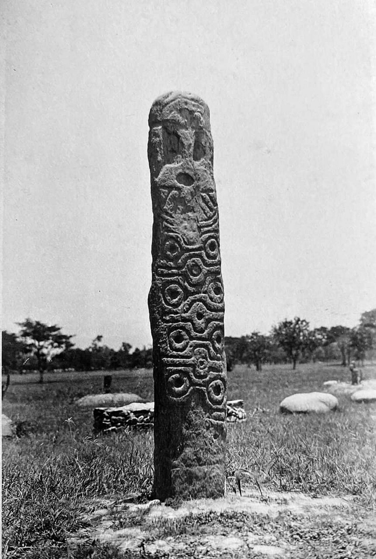 Recuerdos fotográficos: el menhir Ambrosetti, eje de debates