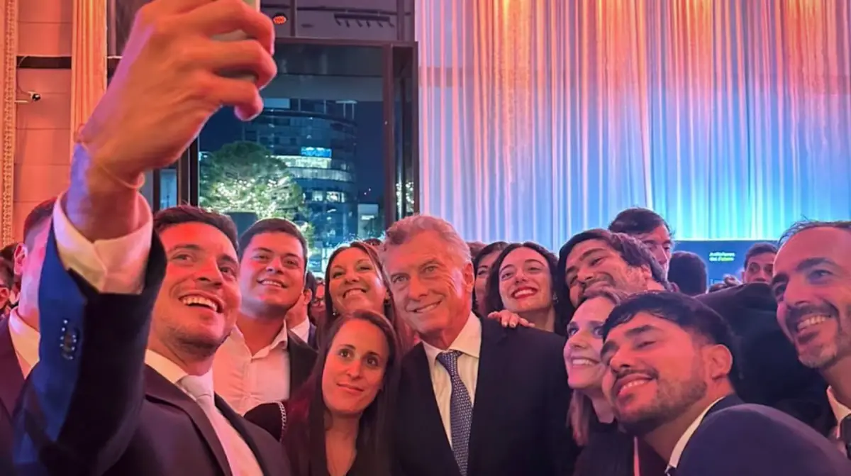 Mauricio Macri y los militantes del PRO, en La Rural.
