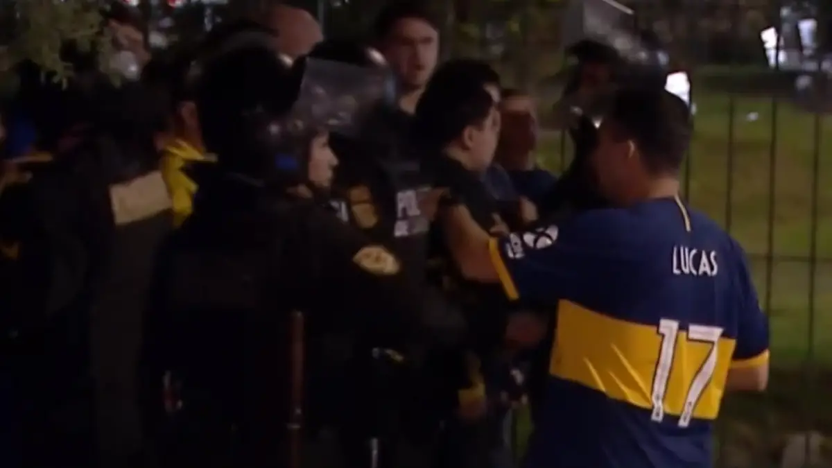 Caos en La Bombonera: demoras, fallas técnicas y tensión en la previa de Boca vs. Barcelona