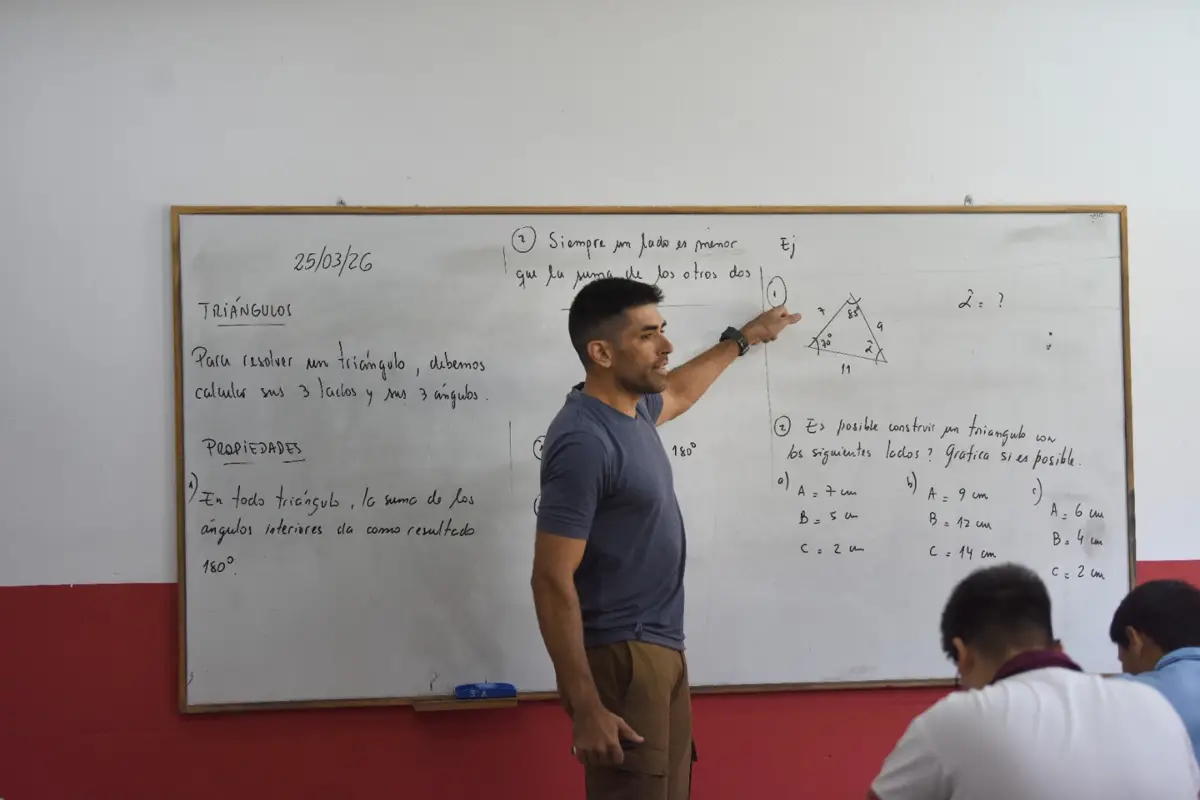 RUTINA DIARIA. Por las mañanas, Véliz cumple la función de docente en un colegio secundario. Por las tardes, se dedica al cestoball. 