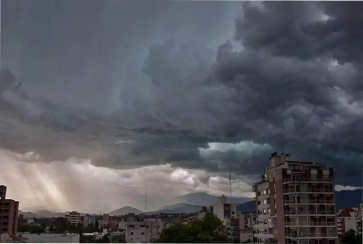 El SMN advirtió por tormentas y vientos en gran parte del país.