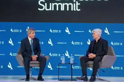 Luis Caputo envió un mensaje a los empresarios: Cambió la música y algunos no cambiaron el paso