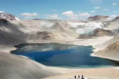 Argentina tiene el lago navegable más alto del mundo: un espejo azul a 5500 metros