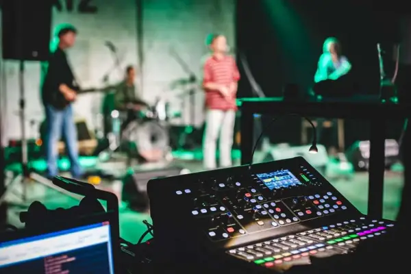 Cómo formarse en sonido en vivo: lanzan un curso técnico con modalidad virtual