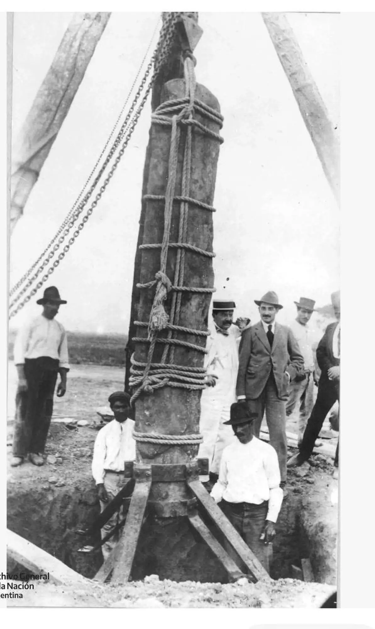 Recuerdos fotográficos: 1915. Onelli, el naturalista que plantó el menhir en el parque