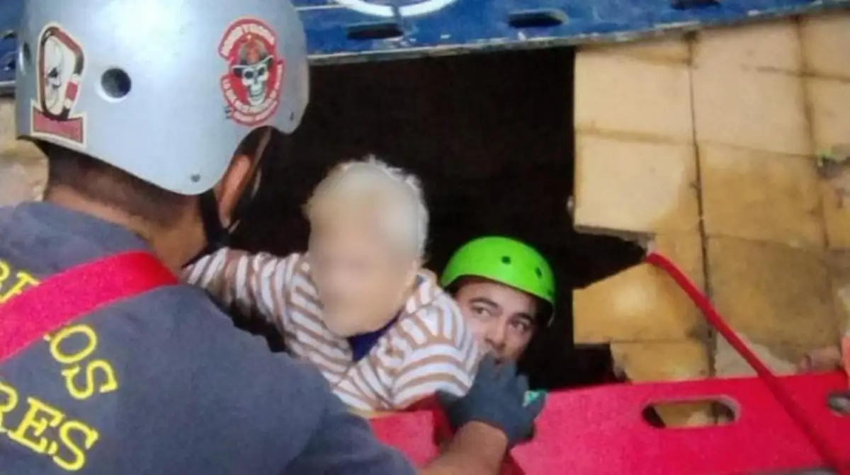 Una mujer de 86 años cayó en un pozo de cuatro metros en su casa de Rosario