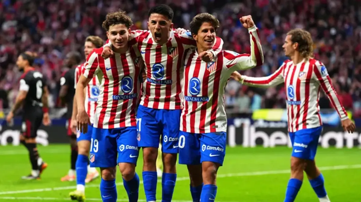 PRESENCIA ARGENTINA. Julián Álvarez, Thiago Almada y Giuliano Simeone celebran son algunos de los representantes nacionales en el club madrileño. 