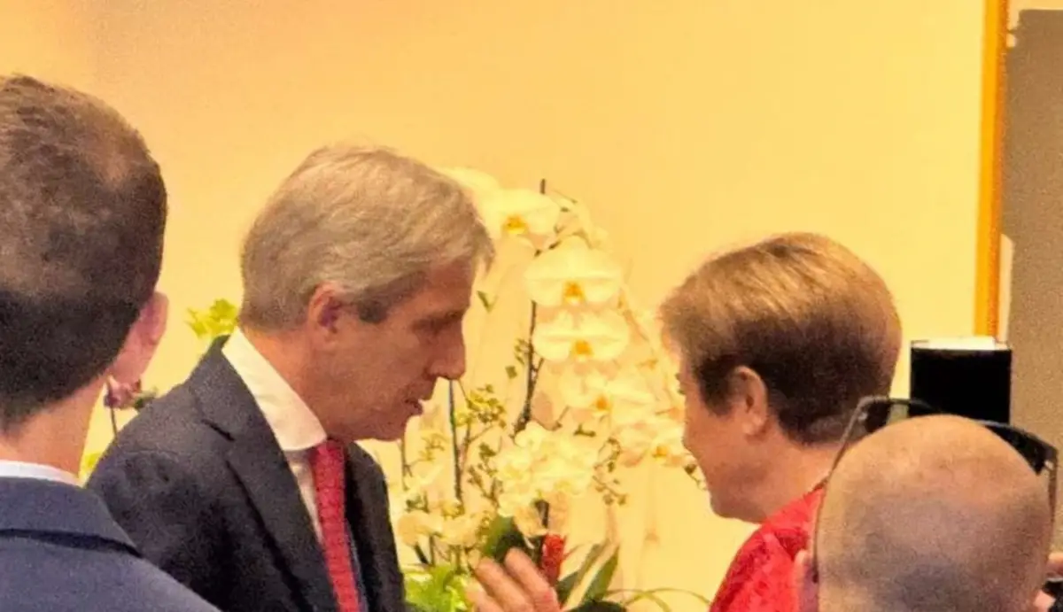 El ministro de Economía, Luis Caputo, y la directora gerente del FMI, Kristalina Georgieva.