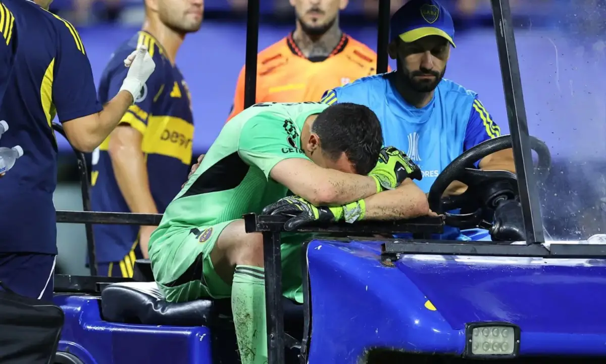 Agustín Marchesín se lesionó apenas inició el partido entre Boca y Barcelona de Ecuador.