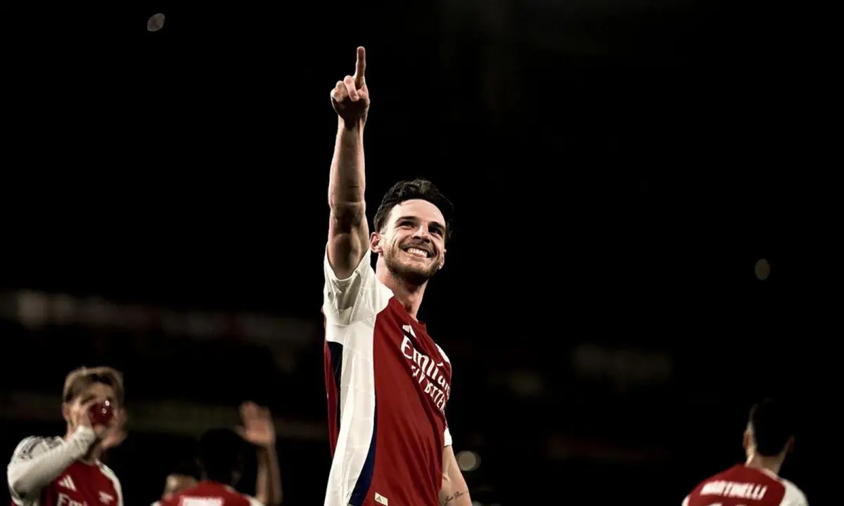 SUEÑA CON BUDAPEST. Arsenal impuso su jerarquía y avanzó a semifinales de la Champions League. El volante inglés Declan Rice (foto) fue titular en el conjunto londinense.