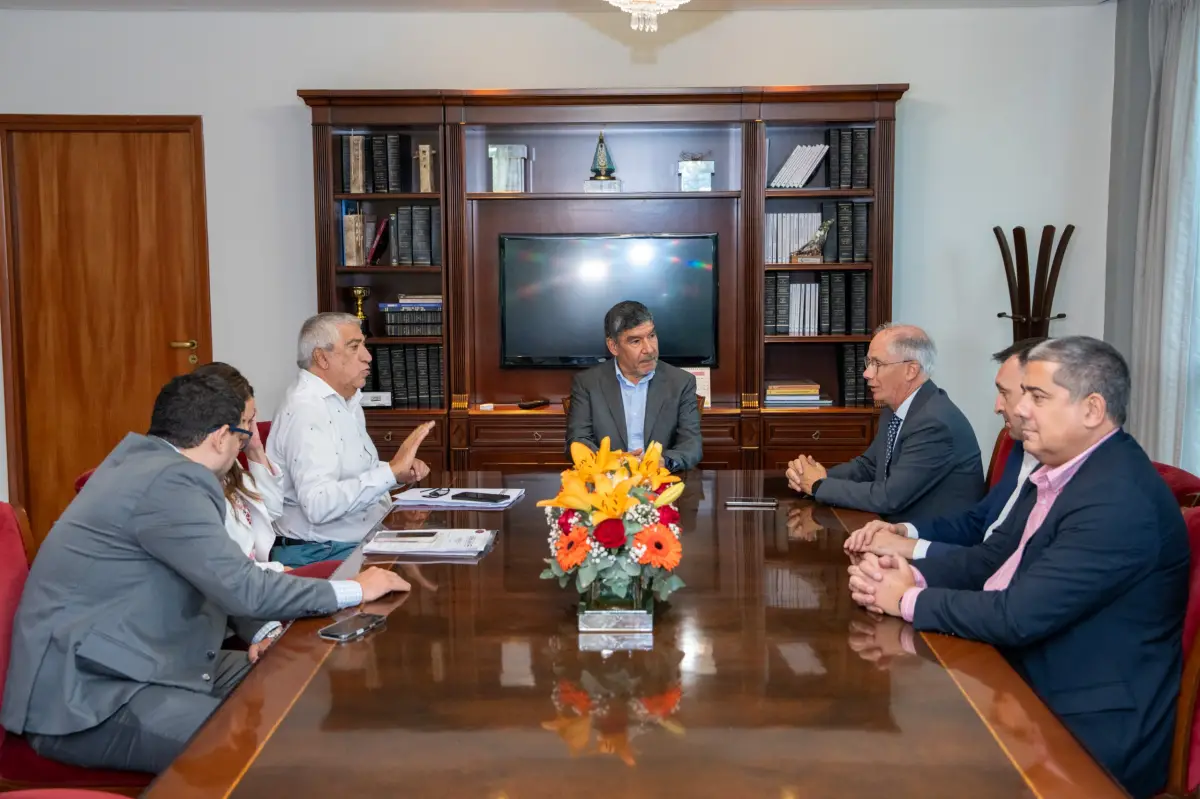 LEGISLATURA. Miguel Acevedo recibió a las autoridades del Colegio de Abogados de Tucumán.