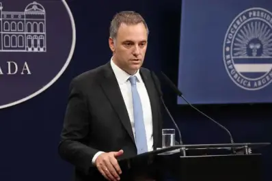 La Justicia confirmó que Manuel Adorni viajó a Aruba en primera clase con su familia