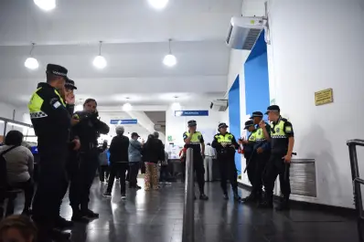 Tensión en el PAMI Tucumán: jubilados protestaron y hubo incidentes con la Policía