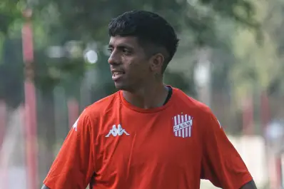 Con sonrisas y señales de confianza, San Martín sigue su preparación pensando en Tristán Suárez