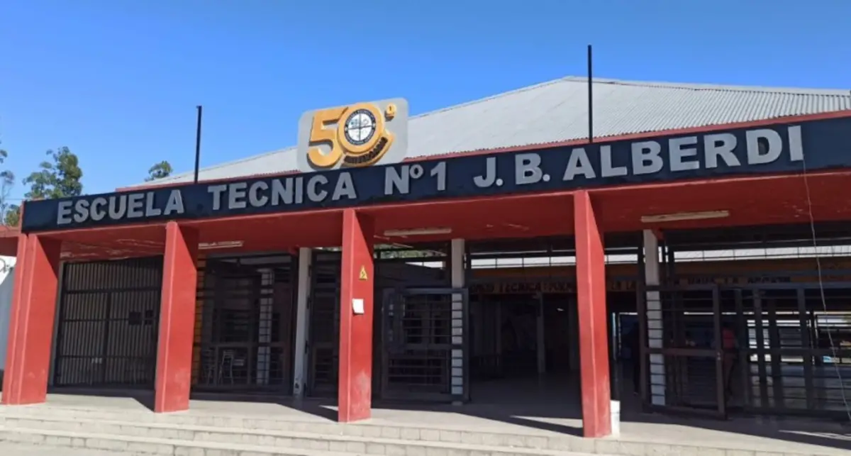 Hallaron mensajes con amenazas en el edificio escolar.