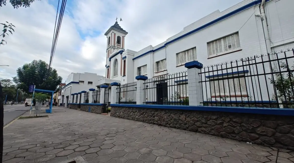 CLASES. En el colegio Guillermina se las dictó con relativa tranquilidad en la jornada de ayer. 