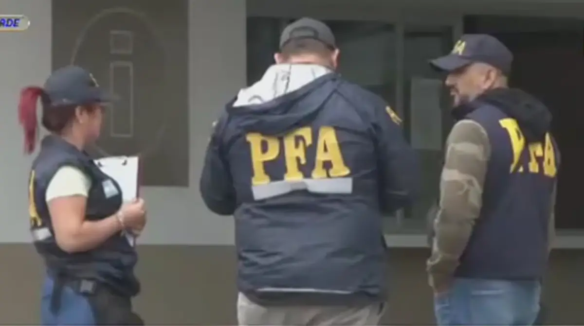 Operativo policial en Telefe: notificaron a una participante de Gran Hermano por una causa judicial