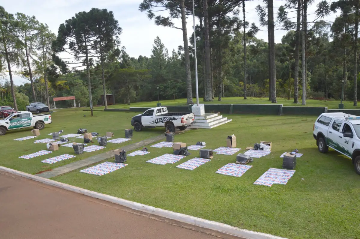 Golpe al narcotráfico: secuestran más de 930 kilos de marihuana y detienen a dos personas