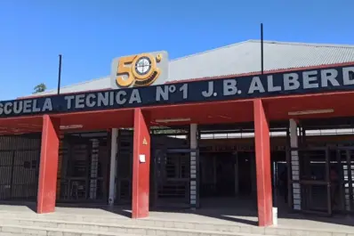Alerta en la Técnica N°1 de Alberdi: activaron protocolos de seguridad tras el hallazgo de una amenaza de tiroteo