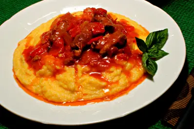 Almuerzo fácil y rápido: cómo hacer polenta con tuco y queso para los días frescos