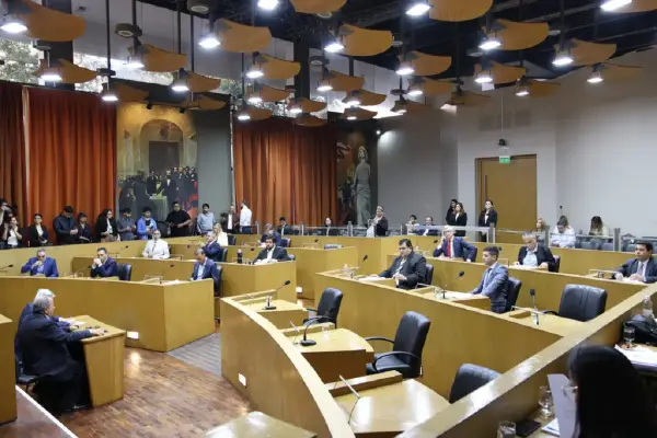 El Artemis II, la “Milei chiquita” y los “therians estadistas”: el Concejo capitalino se encendió en chicanas