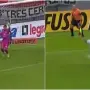 Video: un árbitro se olvidó el reglamento de la IFAB y anuló un insólito penal en la Copa Argentina