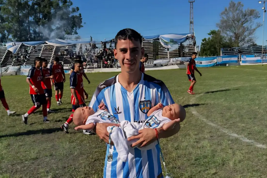 Álvaro Silva y un gol con dedicatoria doble. 