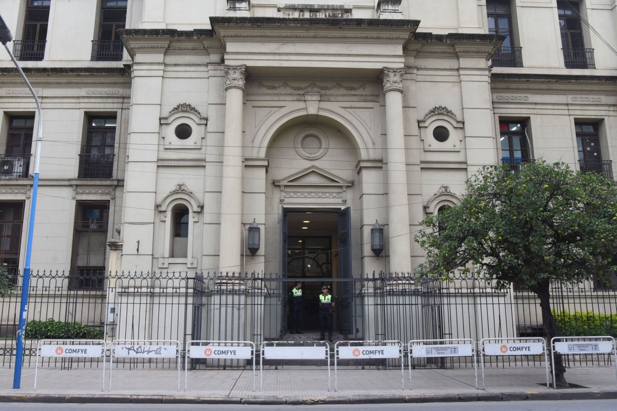 “No es broma”: qué hay detrás de la lluvia de amenazas de tiroteo en escuelas
