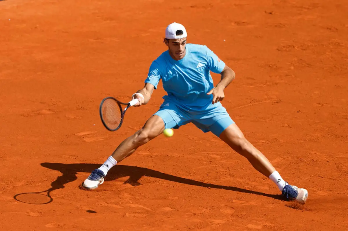DURA DERROTA. Francisco Cerúndolo no pudo contra Alexander Zverev y se despidió del ATP 500 de Múnich en los cuartos de final. El argentino no pudo defender los 400 puntos que había obtenido en la edición 2025.