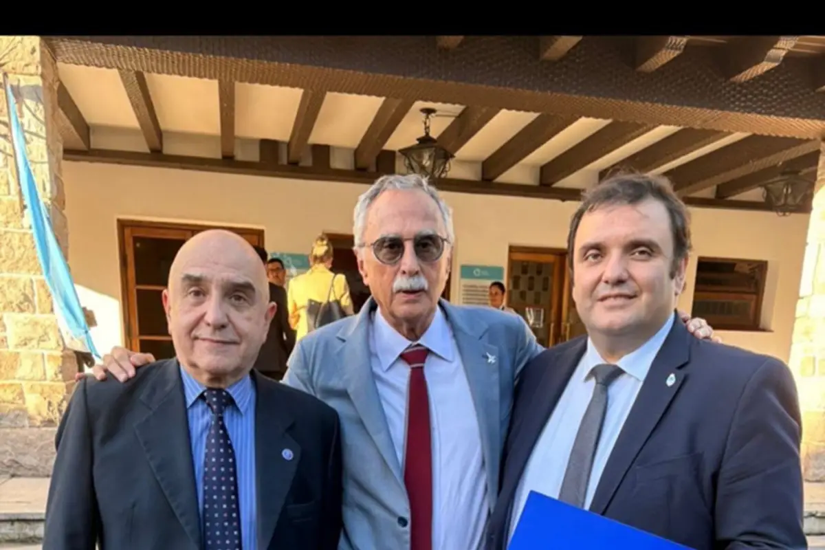 Lugones (centro) y Huesen (derecha). 