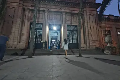 Despliegan 2.500 policías en escuelas y colegios de Tucumán por las amenazas de tiroteo