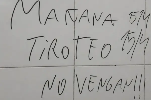 Padres e hijos nunca habían habitado en mundos tan distintos