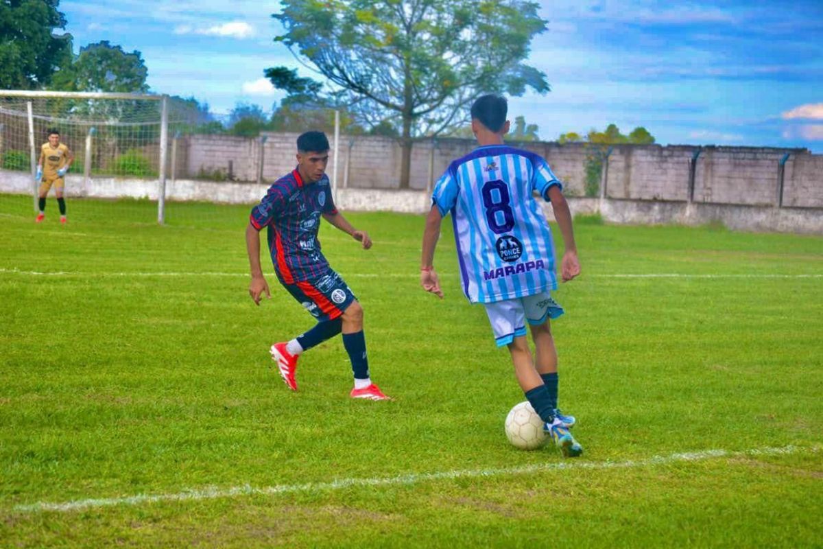 Trabaja como inspector de tránsito, juega en Marapa y acaba de ser padre de gemelos