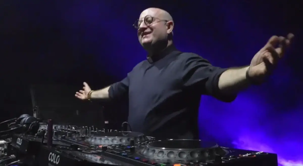 El cura DJ hizo vibrar Plaza de Mayo con un show multitudinario en homenaje al Papa Francisco