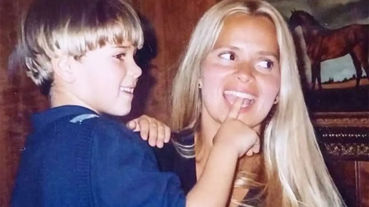 Grecia Colmenares junto a su hijo Gianfranco