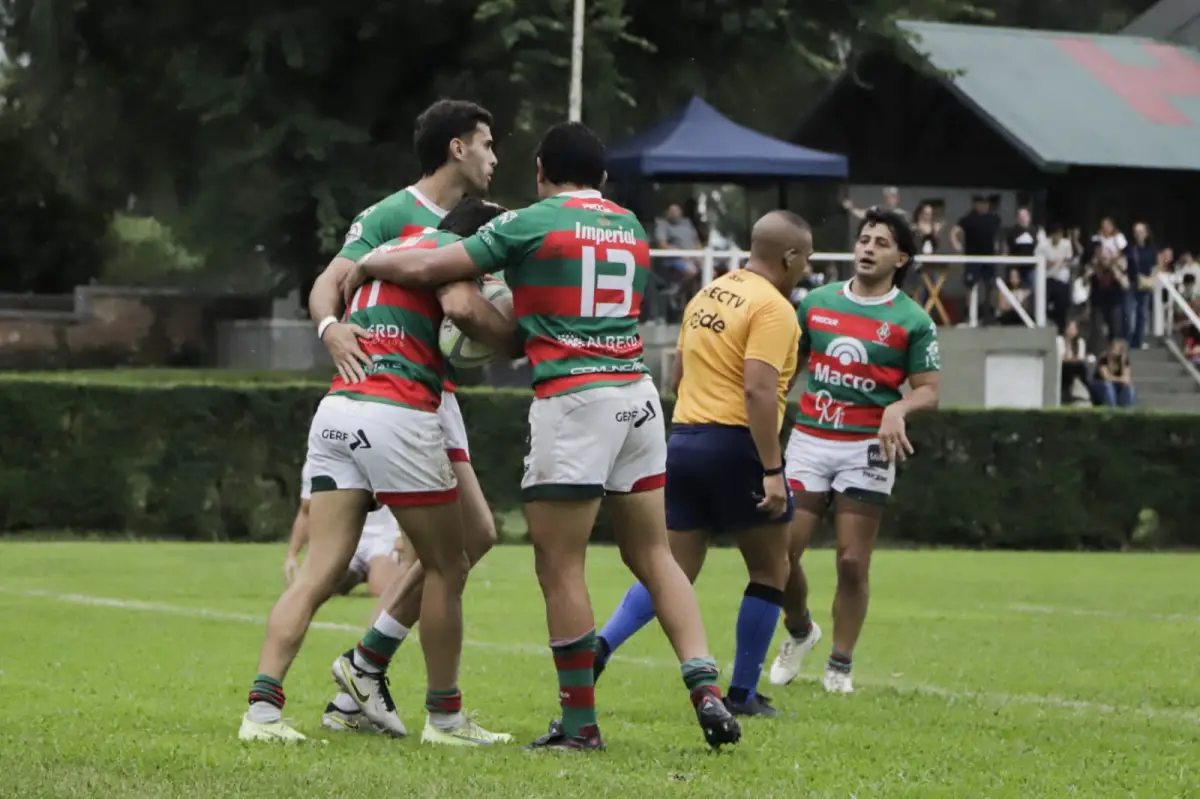 Matías Georgieff anotó el segundo try de Huirapuca frente a Natación y Gimnasia.