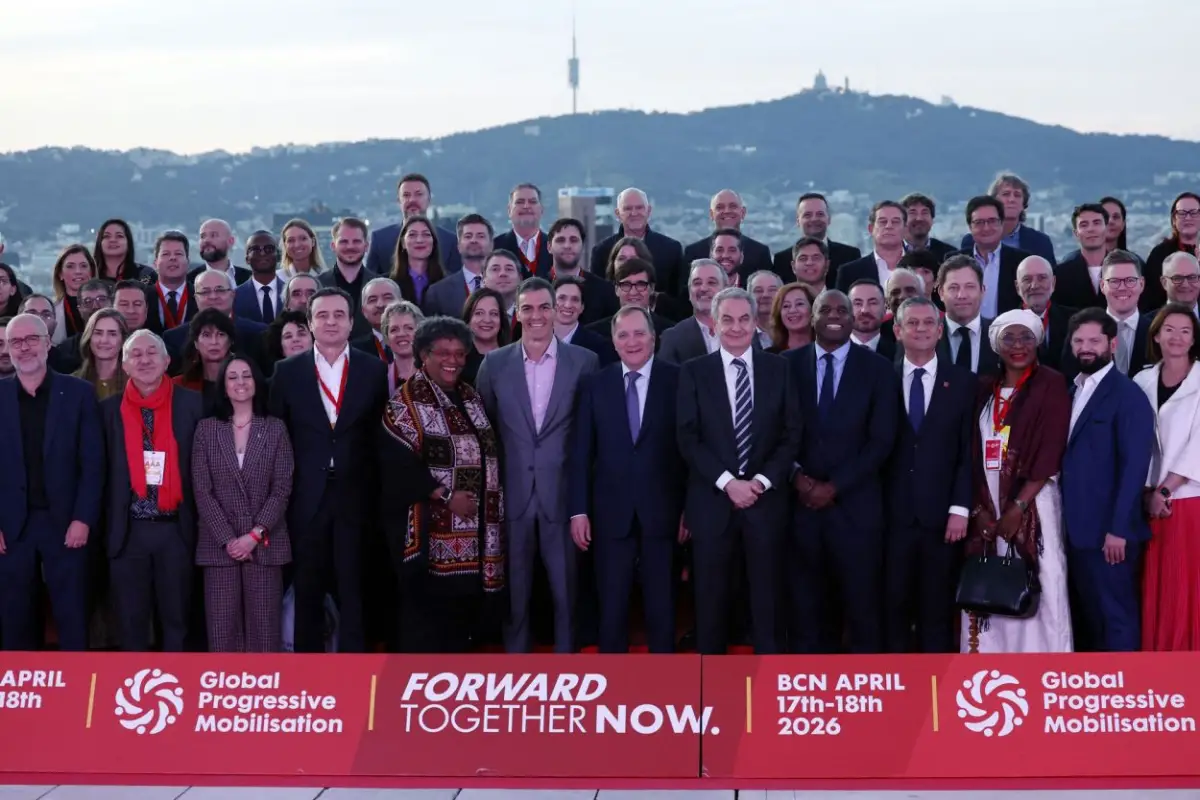 REUNIÓN DE LÍDERES. Pedro Sanchez , en el centro, flanqueado por jefes de Estado y dirigentes políticos de América Latina, Europa, África y Asia.