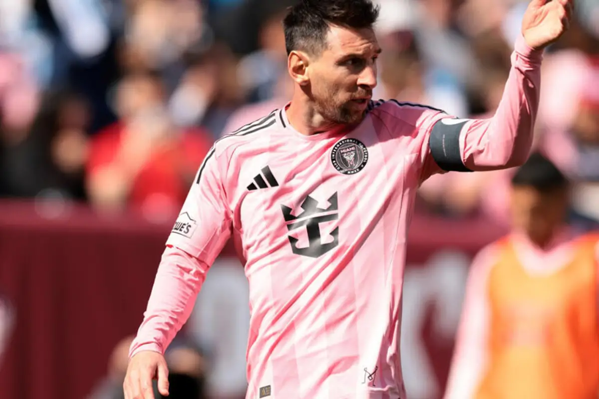 Messi marcó un doblete y le dio el triunfo a Inter Miami en el debut de Guillermo Hoyos en la MLS