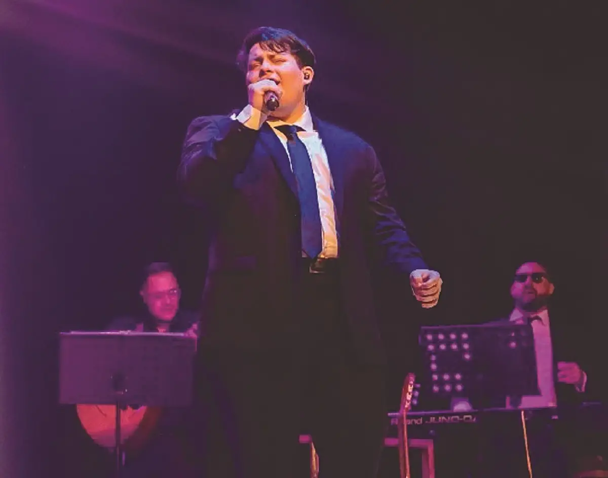 PURA EMOCIÓN. Ignacio Godoy interpreta el repertorio de Luis Miguel en un tributo gratuito en el Bar Irlanda. dfddfdfdfd